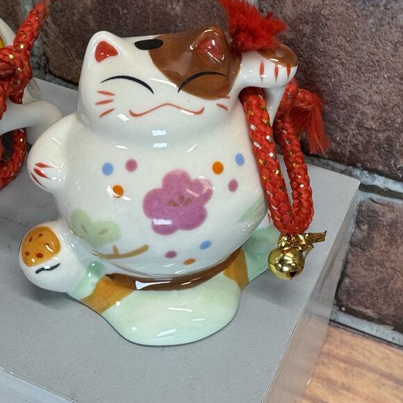 Set of 2 Vintage Japan Maneki Neko Lucky Cat Ceramic Coin Banks Statues - Picture 6 of 11